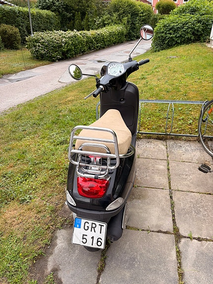 Vespa Primavera 3 of 5