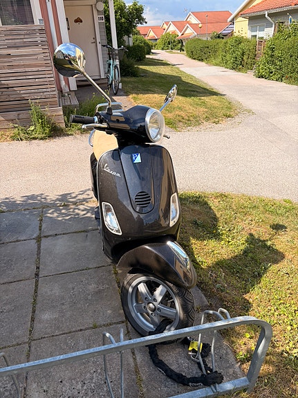 Vespa Primavera 2 of 5