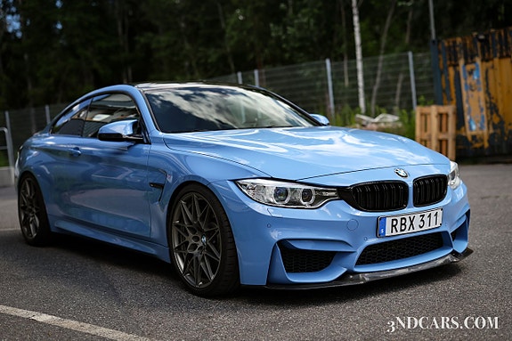BMW M4 4 of 5