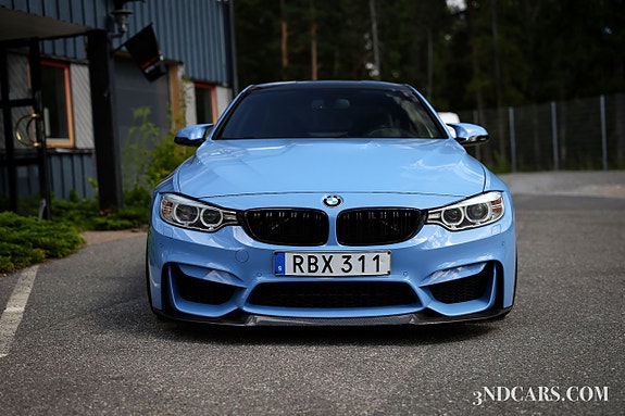 BMW M4 3 of 5