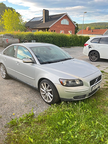 Volvo S40 2 of 5