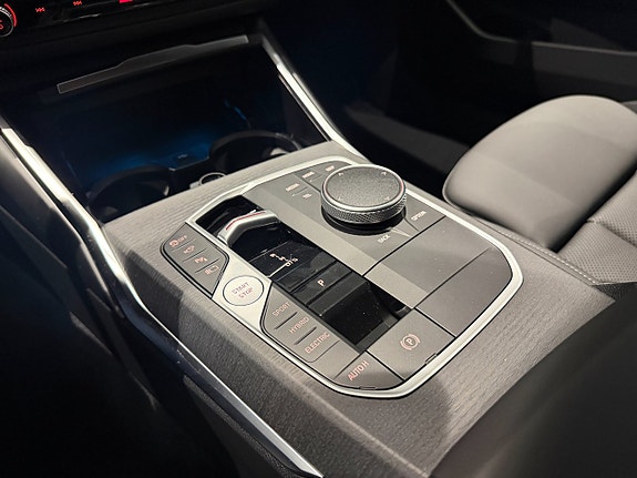BMW 330e 16 of 18