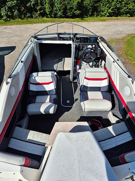 Bayliner utombordare  & 80-vagn 4 of 5