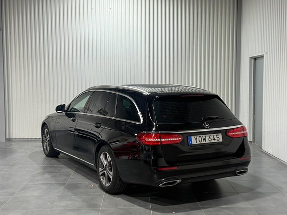 Mercedes-Benz E200 2 of 15