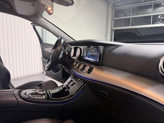 Mercedes-Benz E200 3 of 15