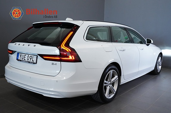 Volvo V90 2 of 5