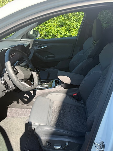 Audi Q6 e-tron 4 of 5