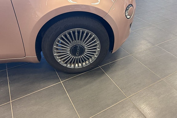 Fiat 500e 7 of 8
