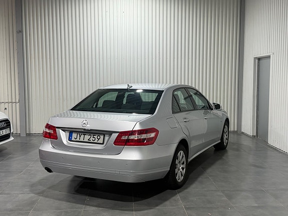 Mercedes-Benz E250 10 of 15