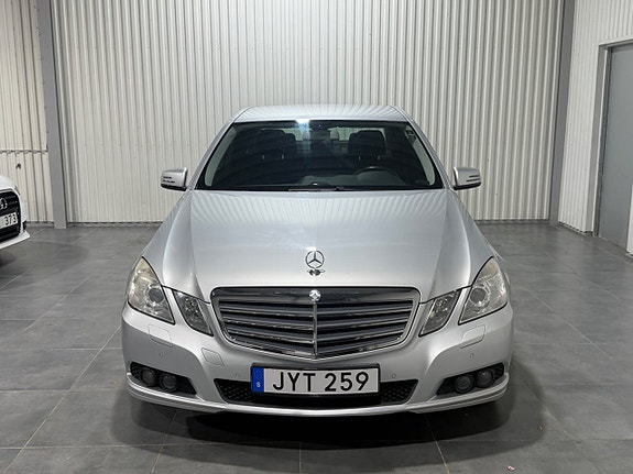 Mercedes-Benz E250 12 of 15