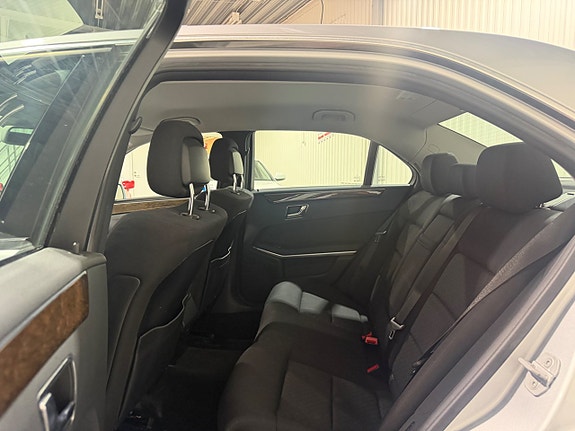 Mercedes-Benz E250 8 of 15