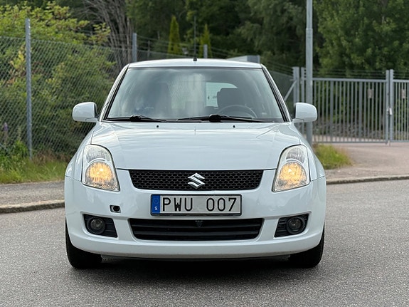 Suzuki Swift 3 of 5