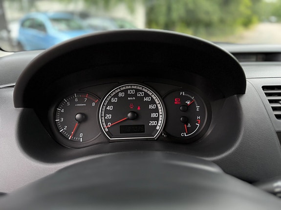 Suzuki Swift 14 of 16