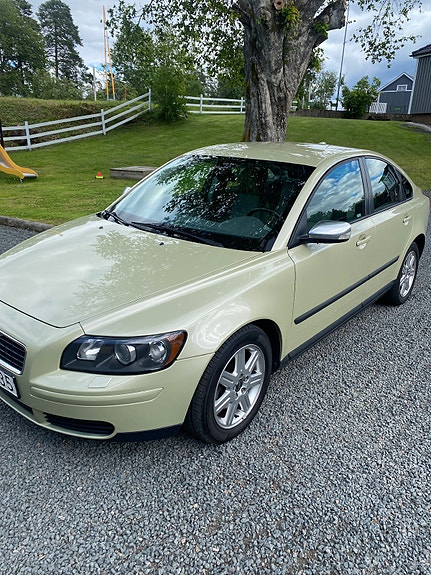 Volvo S40 2 of 5