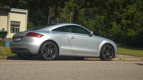 Audi TT 2 of 5