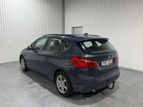 BMW 216d 4 of 5