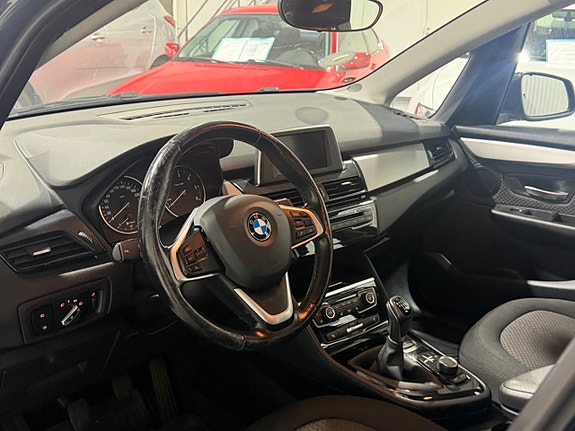 BMW 216d 7 of 14