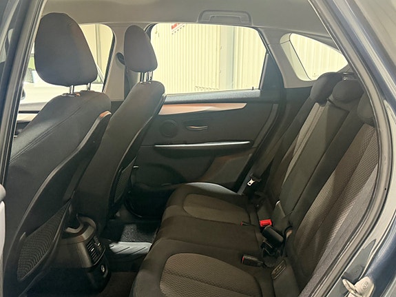 BMW 216d 13 of 14