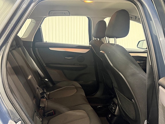 BMW 216d 11 of 14