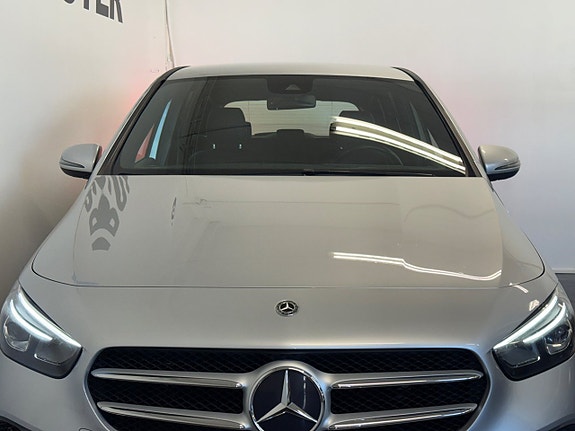 Mercedes-Benz B200 d 4 of 24