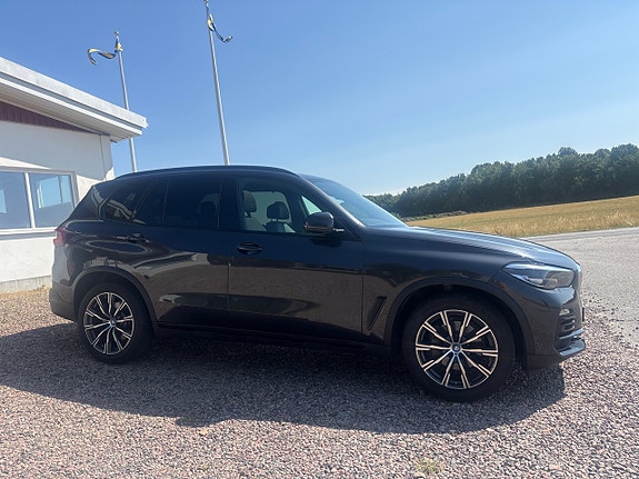 BMW X5 2 of 5