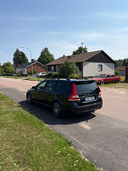 Volvo V70 3 of 5