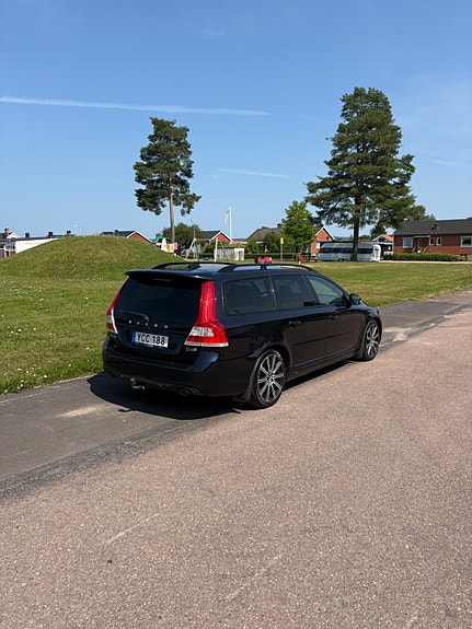 Volvo V70 4 of 5