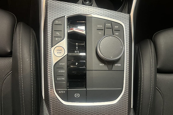 BMW 330e 16 of 16
