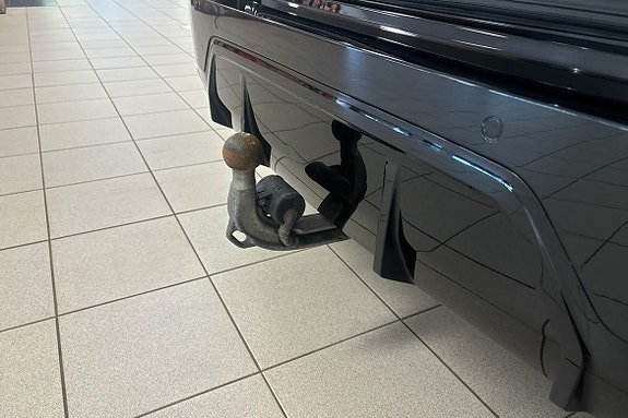 BMW 330e 14 of 16