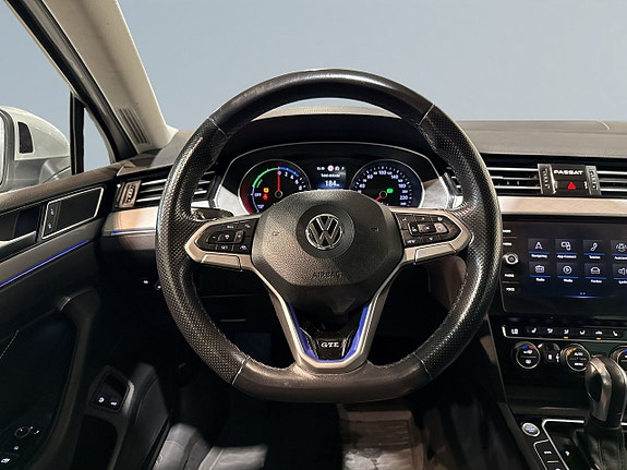 Volkswagen Passat 9 of 22