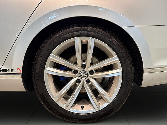 Volkswagen Passat 14 of 22
