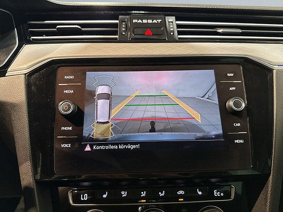 Volkswagen Passat 15 of 22