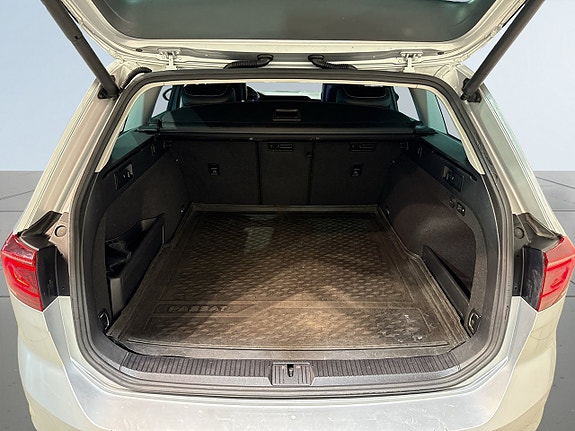 Volkswagen Passat 12 of 22