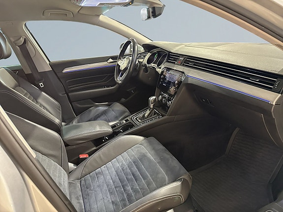 Volkswagen Passat 10 of 22