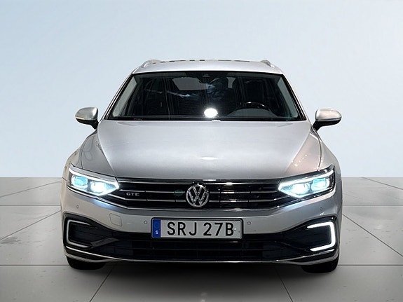 Volkswagen Passat 2 of 5