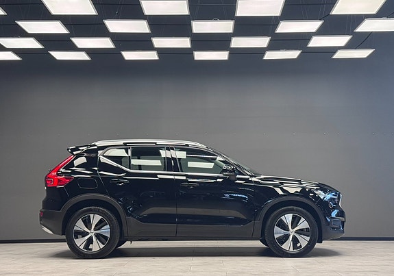 Volvo XC40 4 of 5