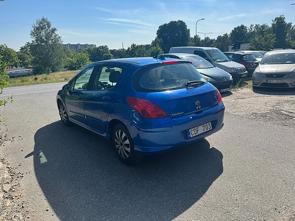 Peugeot 308 3 of 5