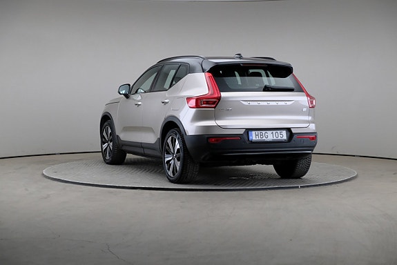 Volvo XC40 2 of 5
