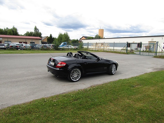Mercedes-Benz SLK200 3 of 5