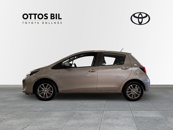 Toyota Yaris 3 of 10