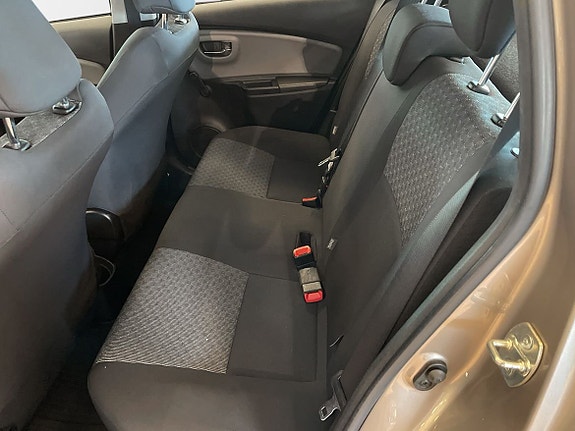 Toyota Yaris 7 of 10