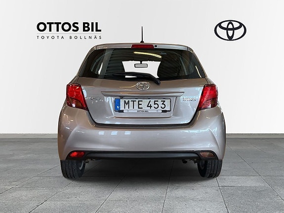 Toyota Yaris 4 of 10