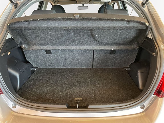 Toyota Yaris 10 of 10