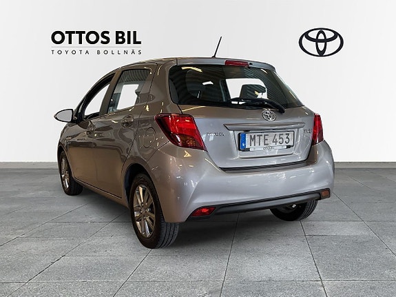 Toyota Yaris 2 of 10