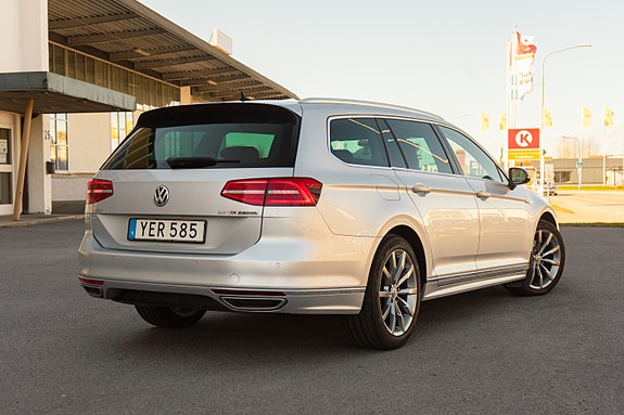 Volkswagen Passat 4 of 12