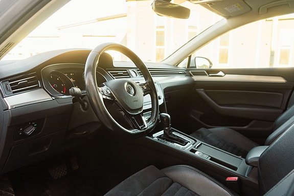 Volkswagen Passat 8 of 12