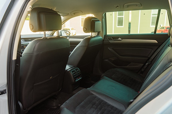 Volkswagen Passat 10 of 12