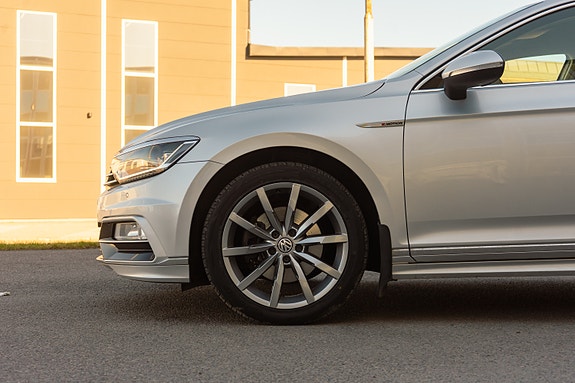 Volkswagen Passat 3 of 12