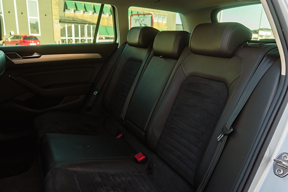 Volkswagen Passat 9 of 12