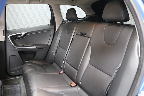 Volvo XC60 10 of 27